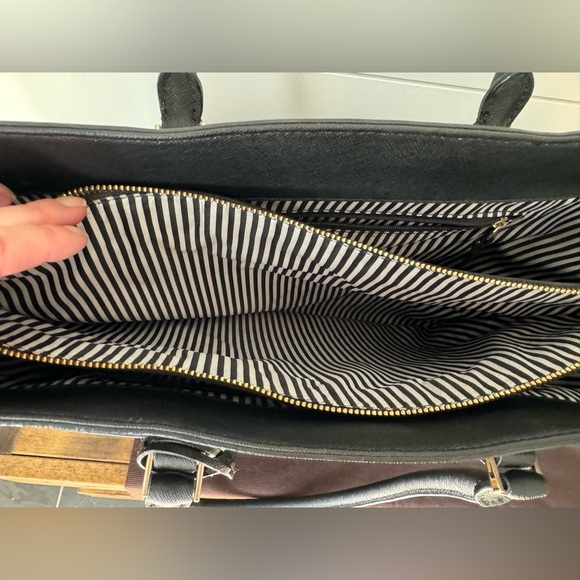 Kate Spade Large Tote - Picture 4 of 14